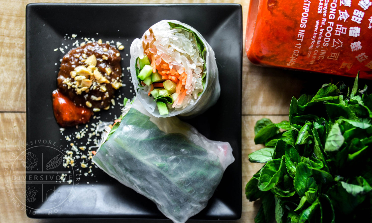 Pomelo salad rolls with hoisin garlic peanut sauce - Diversivore.com