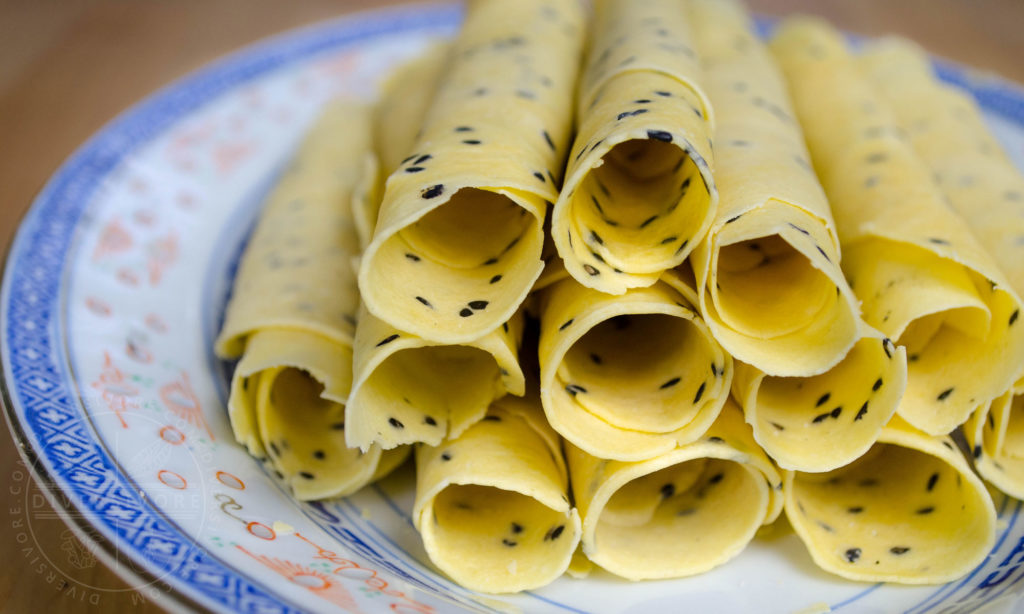 Chinese Biscuit Rolls Egg Roll Love Letters with Black 