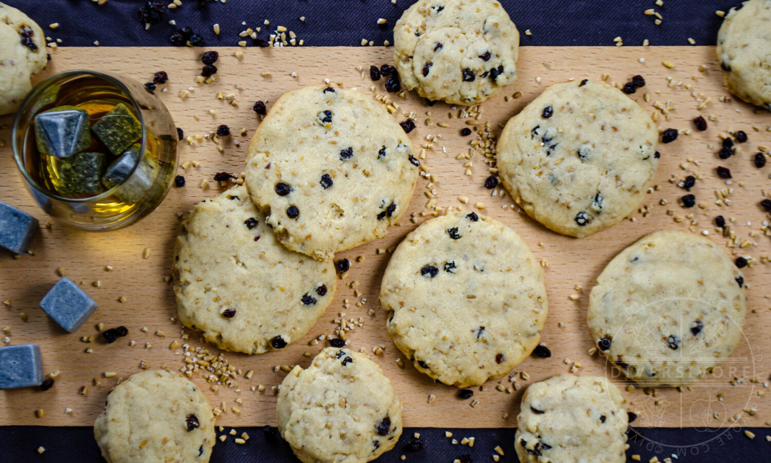 Shortbread with whisky, oats, and currants